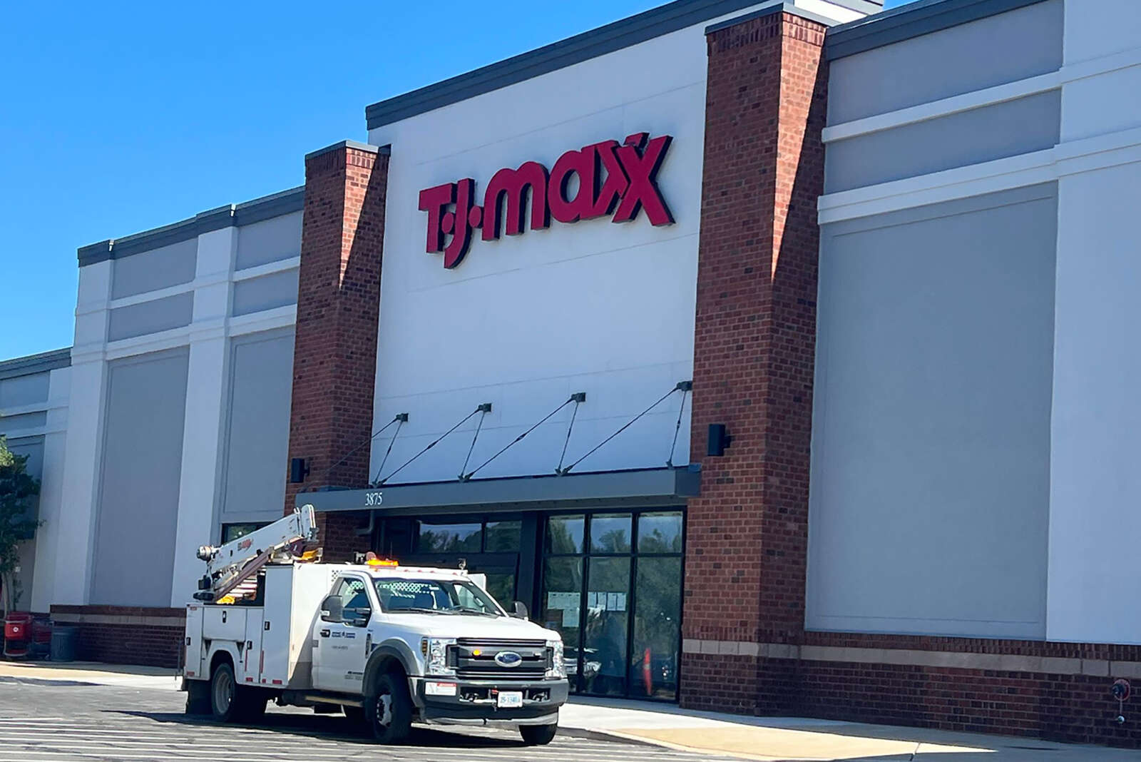 T.J. Maxx is reopening in part of the old Shoppers Food Warehouse in  Potomac Yard