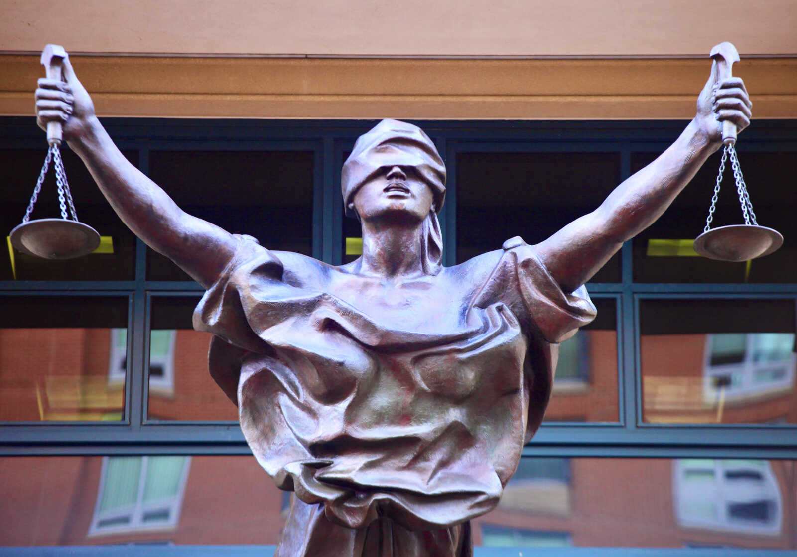 Alexandria man pleads guilty to providing classified information to a foreign government