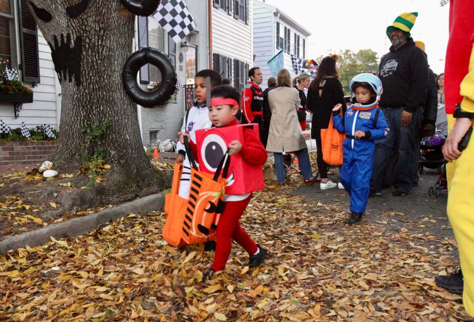 See ALXnow’s spooky Halloween photos of Lee Street in Old Town | ALXnow