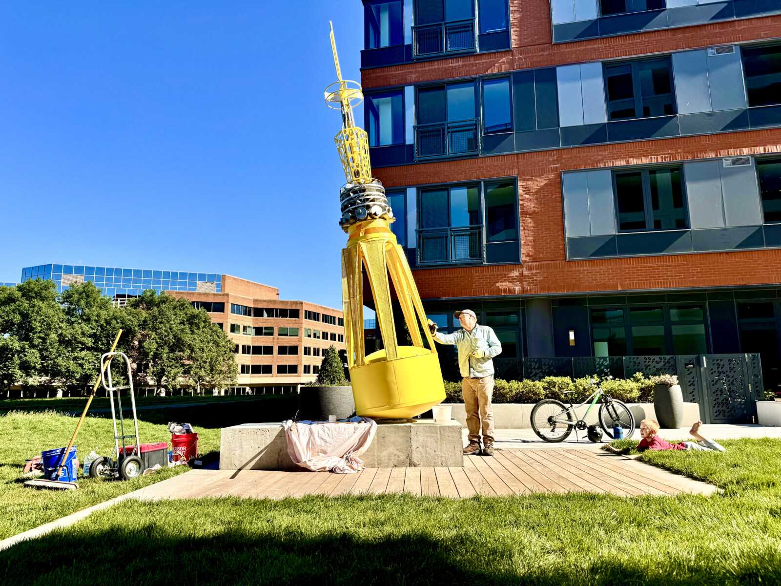 New 20-foot sculpture quietly installed at TideLock development in Old Town North