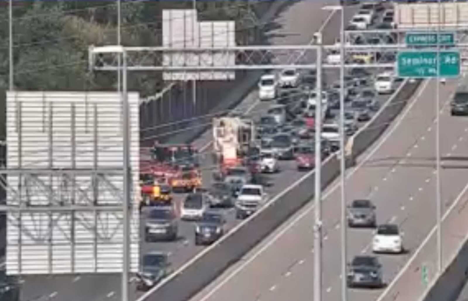 NOW: Crash backs up traffic on southbound I-395 in Alexandria