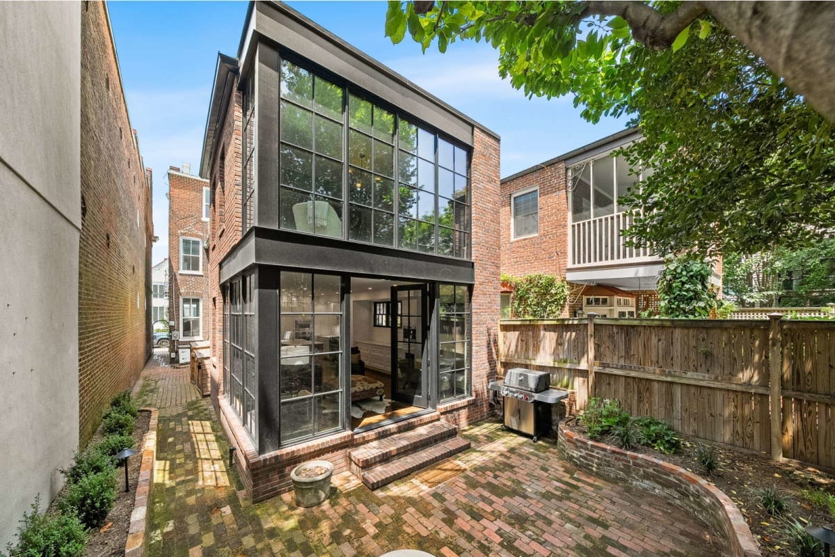 220 S Fairfax Street